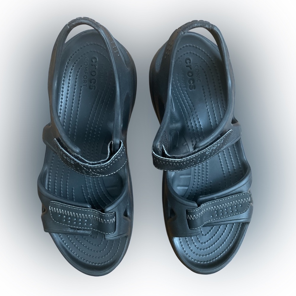 Men’s Iconic comfort CROCS size 10